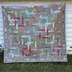 Quilt by me Ruth twisted pretzel is the pattern. Size is 76”-84” Machine quilted